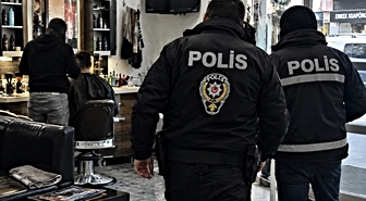 Afyonkarahisar'da 20 yıl 13 gün hapsi olan hükümlü kuaförde tıraş olurken yakalandı