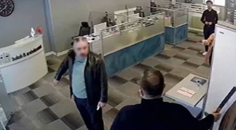 Avukatın boğazına bıçak dayadı! 7 yıl 1 ay hapisle serbest bırakıldı