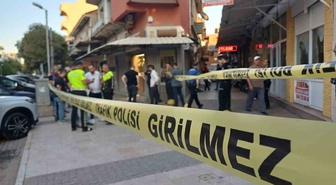 Salihli'de kuyumcuya silahlı baskın! Direnişle karşılaşınca ateş açtı, kaçarken esnaf yakaladı