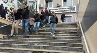 'Masöz aranıyor' ilanıyla fuhuş tuzağı iddiası! İstanbul'da 6 masaj salonu mühürlendi, 15 şüpheli adliyeye sevk edildi
