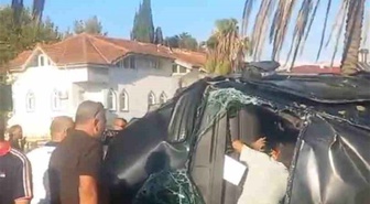 Manavgat'ta tur minibüsü, kamyonet ve otomobil çarpıştı! 15'i turist 17 kişi yaralandı