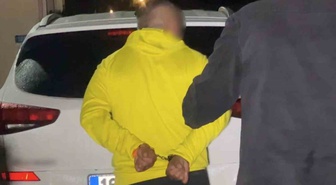 Bursa'da polisten 40 kilometre kaçan alkollü sürücüye 400 bin lira ceza! Kelepçe takılınca 'Biz de hain değiliz' dedi