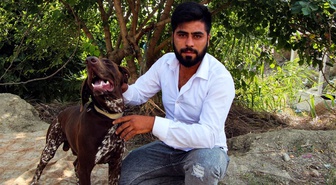 Adana'da uyuyan köpeği sopayla döven komşu 'tavuklarımı yedi' dedi, serbest kaldı! O anlar kamerada