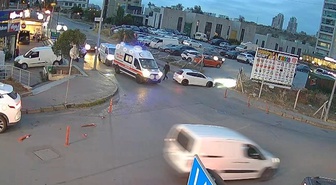 Ambulansın önünü kesip saldırmak için aracından indi! Ehliyetsiz sürücüye 466 bin lira ceza
