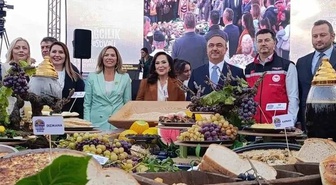 Türkan Şoray sahneye çıktı, festivalde renkli anlar yaşandı