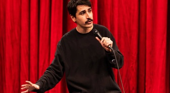 Komedyen Deniz Göktaş 88 gün sonra hakim karşısında! 'Ölü Deniz' davasında 12 yıla kadar hapis istemi