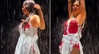 Bunu da gördük! Ünlü şarkıcının kıyafeti sahnede eridi