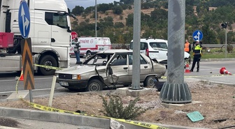 Çanakkale'de Troya tüneli girişinde feci kaza! Yolcu otobüsüyle çarpışan otomobildeki 2 kişi öldü