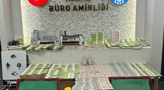 Fatih'te kiralık evde sahte para basılıyordu! 963 bin 800 Euro ve 91 bin 100 dolar ele geçirildi