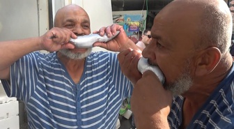 Kilis'te palamut 100 liraya düştü, balıkçı çiğ çiğ yedi