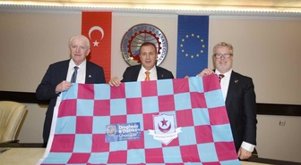 İrlanda kulübü Drogheda United, formasındaki ay-yıldızı anlattı: Osmanlı'nın 1847'deki kıtlıkta gönderdiği 8 gemi erzağın anısına