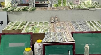 İstanbul'da polisi bile şaşırtan baskın! Evden tomar tomar para çıktı