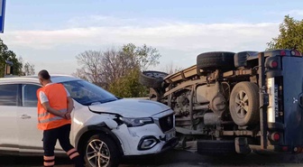 Tekirdağ'da dehşet! İçinde 4 yaşındaki çocuk olan otomobili kaçırdığı iddia edilen sürücü önce yayaya, sonra 2 araca çarptı
