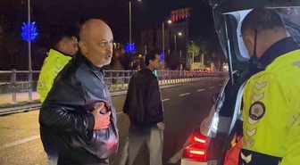 Kayseri'de 2.14 promil alkollü sürücü 'Burada uygulama olmaz' dedi, araçların önüne atladı