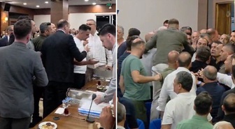 CHP'den istifa eden Konyaaltı Belediye Başkanı Kotan'ın katıldığı meclis toplantısında gerginlik yaşandı