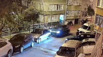 Polisten kaçan alkollü sürücü Şişli'de park halindeki araçlara daldı! Kaza anı kamerada