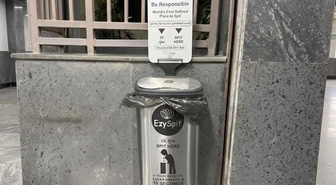 Hindistan'da metro istasyonuna özel 'tükürme kutusu' yerleştirildi