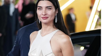 Tuba Büyüküstün'un festival pozlarına yorum yağdı! Yanındaki isim dikkat çekti