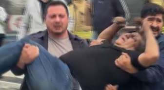 Kadıköy'de 8 katlı binada yangın: Mahsur kalanlar var