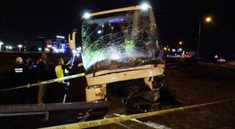 Malatya'da otobüsün hafif ticari araçla çarpıştığı kazada 2 kişi öldü! Kaza anı otobüs kamerasında