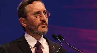 Vatikan'a giden Fahrettin Altun bambaşka biri oldu! Yeni tarzı dikkat çekti