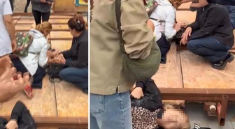İkiz kardeşlerin başına inşaatın dış koruma kaplaması düştü! O anlar kamerada