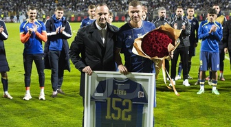 Edin Dzeko milli takıma veda etti! Takım arkadaşlarının omuzlarında sahayı gezdi