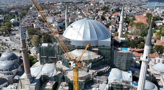 Ayasofya'nın kubbesi gri brandaya büründü! Görüntü kilometrelerce uzaktan fark ediliyor