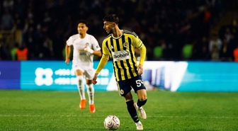 Fenerbahçe kırmızı kart gördü ancak maça 11 kişi devam ediyor