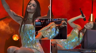 Şarkıcı Simge sahnede kendinden geçti