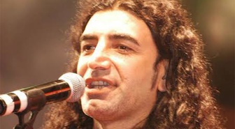 Murat Kekilli Niğde'de sahne aldı! Sevilen şarkılarını hayranlarıyla söyledi