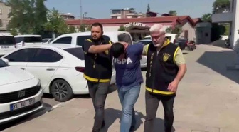Adana'da çantasını kapan kapkaççıların peşinden koştu! Motosikleti süren şüpheli tutuklandı