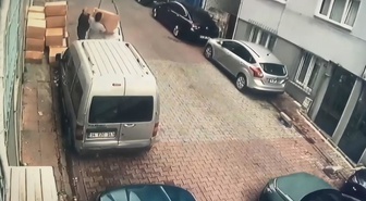 Kağıthane'de çöpe atılan koliler ele verdi! İzi sürülen depodan 643 bin uyuşturucu hap çıktı