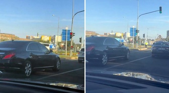 Kırmızı ışıkta bekleyen ismin kim olduğunu fark edince hemen kayda aldı