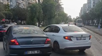 Adana'da trafikte tartışan iki sürücü 180 bin lira ceza yüzünden araçtan inmedi! Kavga camdan cama sürdü