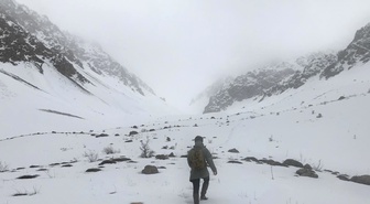 Sıcaklık düştü zirveler buz tuttu! Daha kış bile gelmeden bölge beyaza büründü