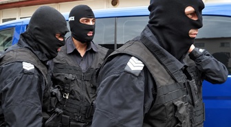 Komşuda bomba alarmı! İhbarlar peş peşe geldi