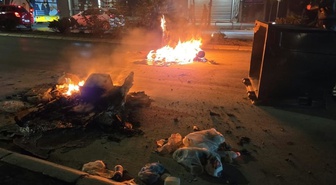 Kosova'da meclis önünde arbede! Protestocular milletvekillerinin binadan çıkmasına izin vermedi
