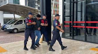 Alanya'da canlı kuşların kafasını ağzıyla koparıp paylaştı! Jandarma gözaltına aldı, adliyeye sevk edildi
