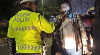 Çorlu'da alkolmetreyi üflemek istemeyen sürücü polise 'Okumam yazmam yok' dedi! 390 bin lira ceza kesildi