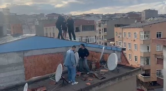 Esenler'de cinayetten aranan şüpheli çatıdan çatıya atlayarak kaçmaya çalıştı! Evden tabanca ve 45 sayfalık evrak çıktı