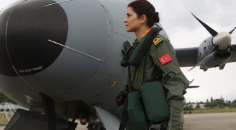 Türk Deniz Kuvvetleri'nin ilk kadın uçak pilotu göreve başladı