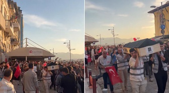 YENİ Parti'den İzmir'de Cemil Tugay'a tabutlu protesto