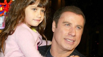 John Travolta'nın kızı podyuma çıktı! Paris'te tüm gözler onun üzerindeydi