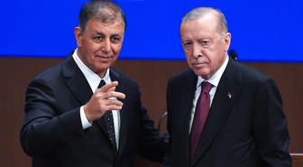 AK Parti rozeti takan Cemil Tugay'dan dikkat çeken sözler: İzmir bir anda rahatlayacak