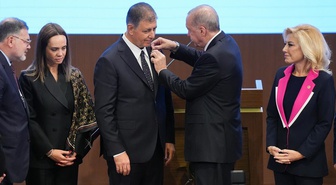 AK Parti'ye geçen Cemil Tugay 5 günlük izne çıktı