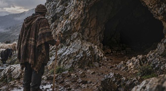 Koyun otlatırken girdiği mağaradan milyoner olarak çıktı