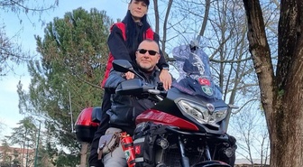 Seslendirme sanatçısı Ali Bilensir motosiklet kazasında can verdi! Eşi korkunç anlara tanık oldu