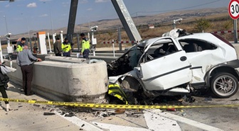 Aksaray'da feci kaza! Beton bariyere çarpan sürücü hayatını kaybetti