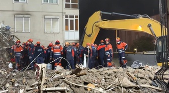 İstanbul'da çöken bina enkazındaki son kişi de çıkarıldı! Ölü sayısı 5'e yükseldi